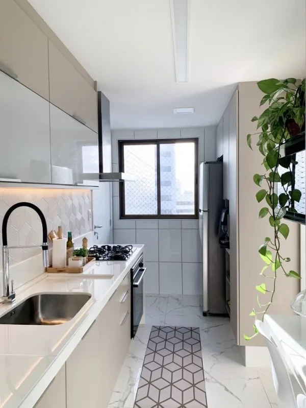 Armário de cozinha planejado moderno na Zona Sul